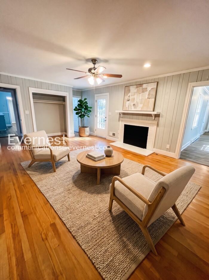 570 Hawkins Dr - Photo 4 of 22