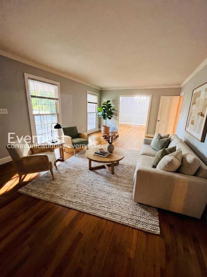570 Hawkins Dr - Photo 5 of 22