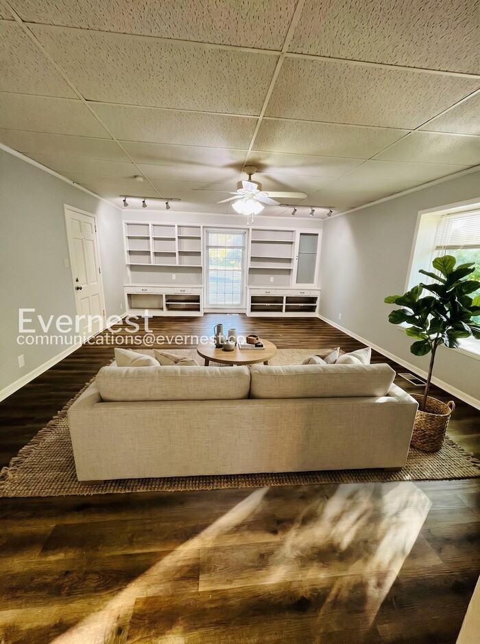 570 Hawkins Dr - Photo 6 of 22