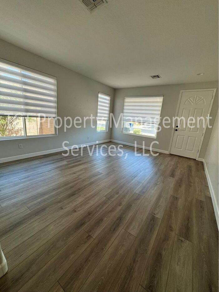 4216 E Oxford Ln - Photo 2 of 17