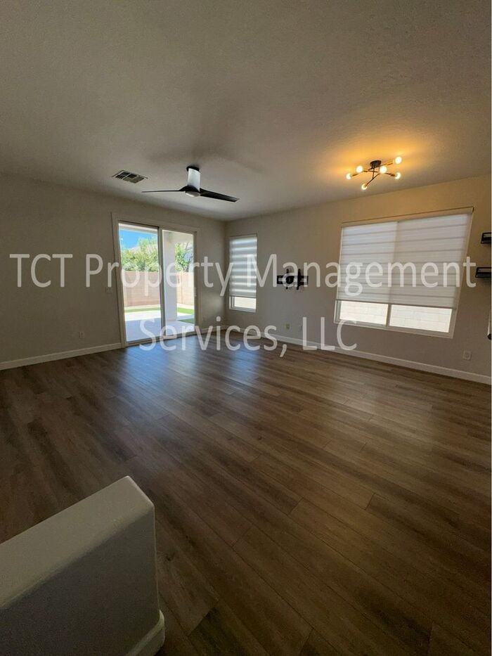 4216 E Oxford Ln - Photo 5 of 17