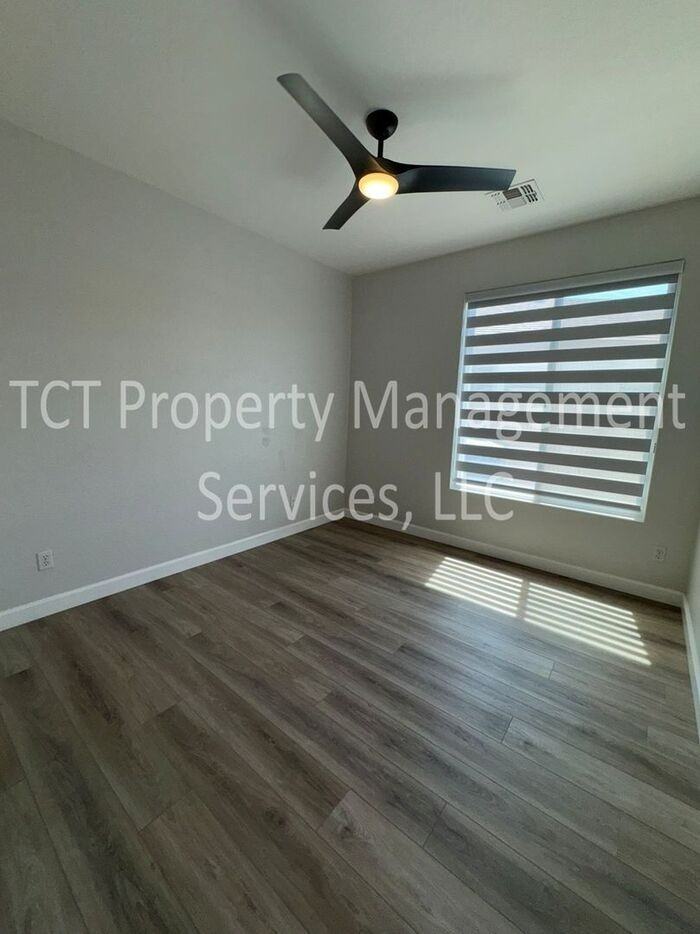 4216 E Oxford Ln - Photo 6 of 17
