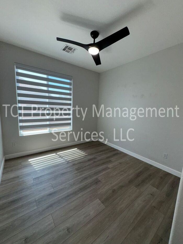 4216 E Oxford Ln - Photo 7 of 17
