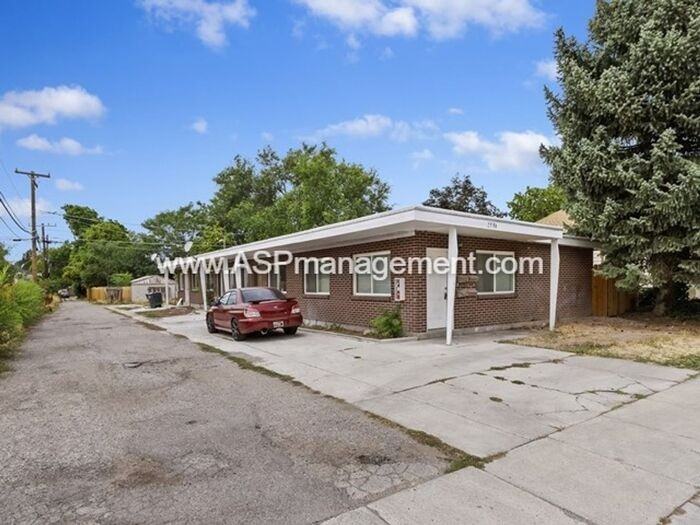 2554 S Park St #B - Photo 3 of 17