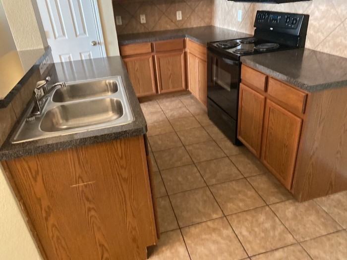 920 Walnut St - Photo 2 of 7