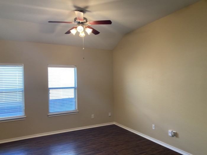 920 Walnut St - Photo 3 of 7