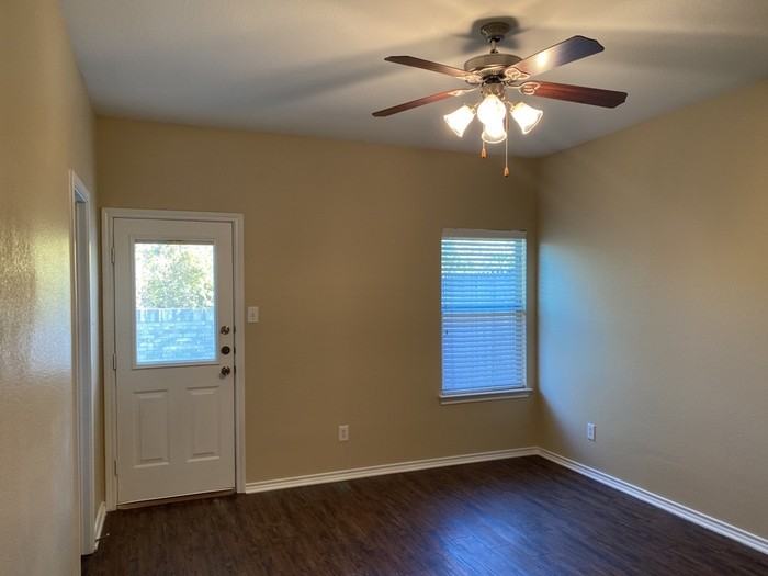 920 Walnut St - Photo 4 of 7