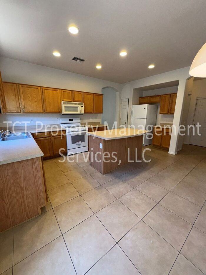 12827 W Modesto Dr - Photo 4 of 13