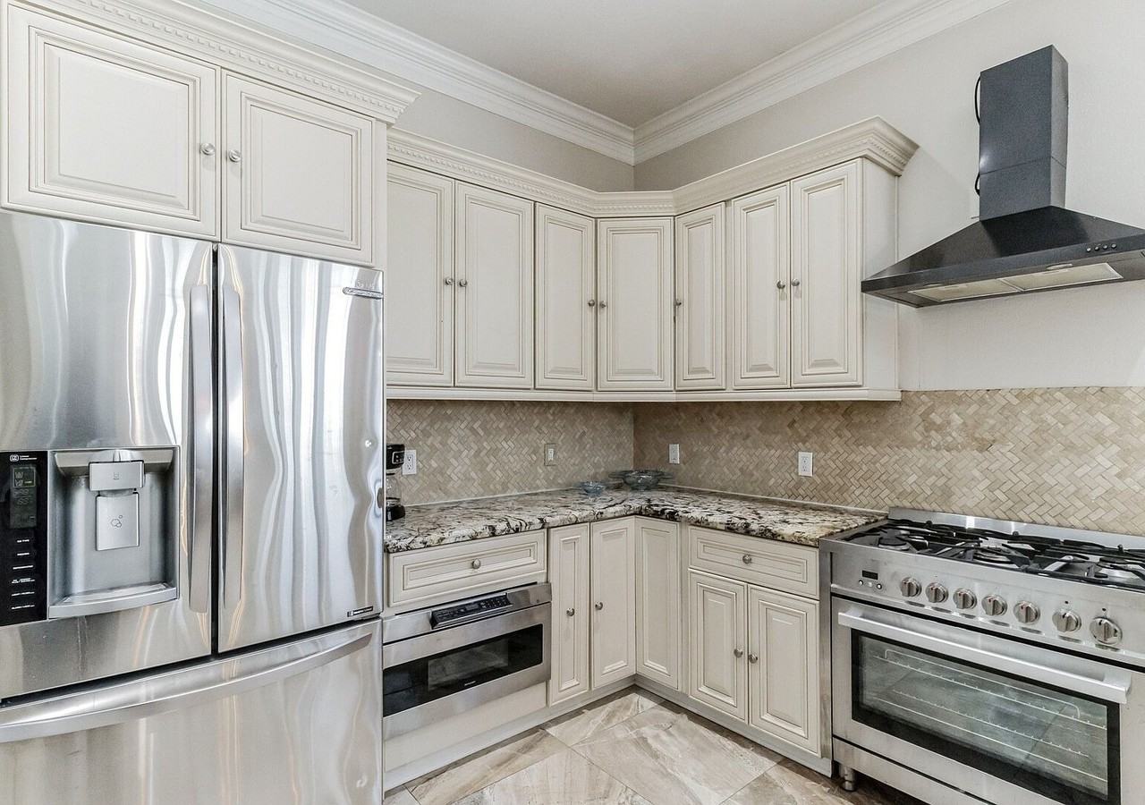 615 29th St #NA - Photo 3 of 31