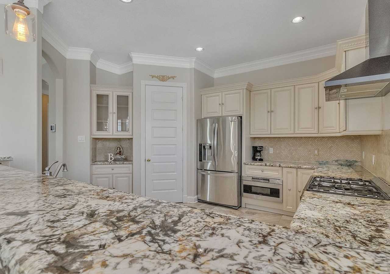 615 29th St #NA - Photo 5 of 31