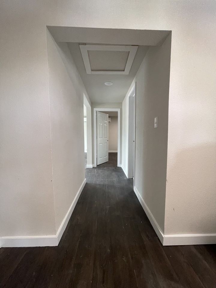 307 E Good St #B - Photo 2 of 9