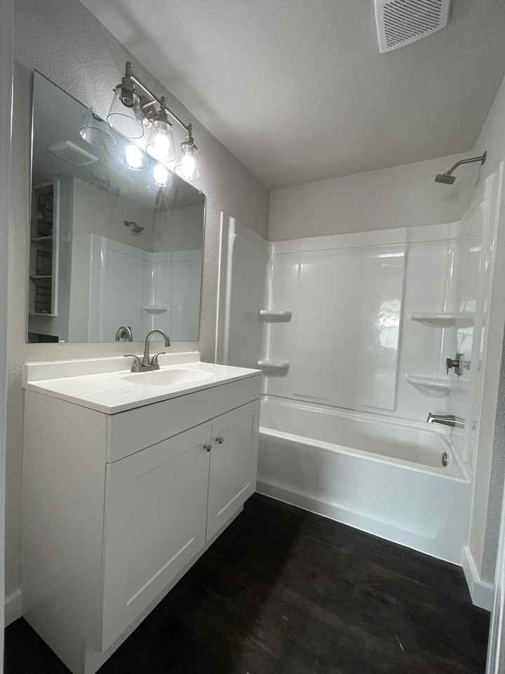 307 E Good St #B - Photo 3 of 9