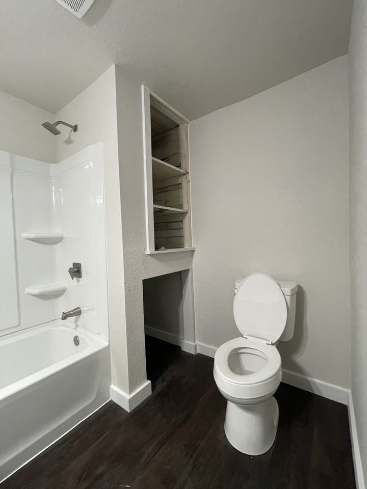 307 E Good St #B - Photo 4 of 9