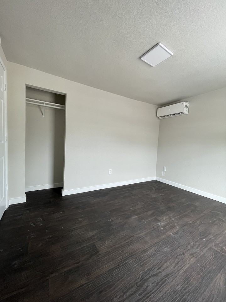 307 E Good St #B - Photo 5 of 9