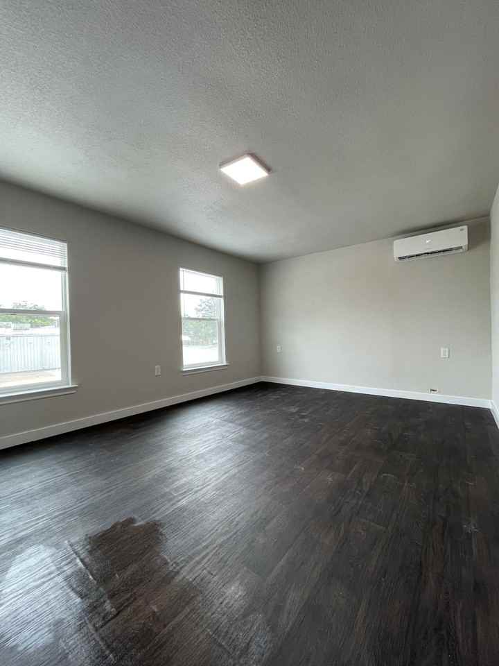 307 E Good St #B - Photo 7 of 9