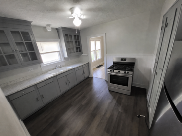1152 W 27th St #1 - Photo 3 of 7