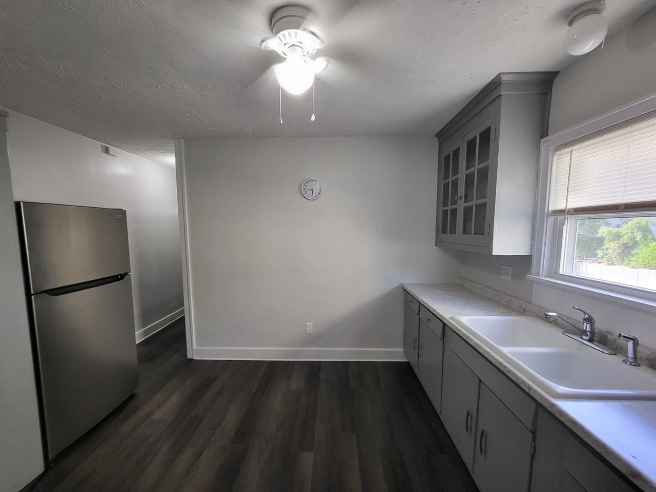 1152 W 27th St #1 - Photo 4 of 7