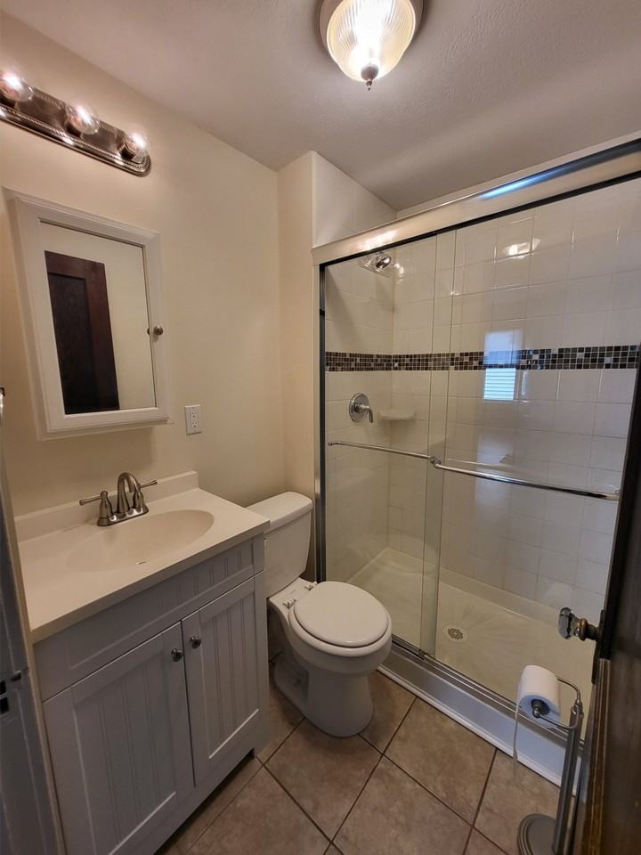 1152 W 27th St #1 - Photo 7 of 7