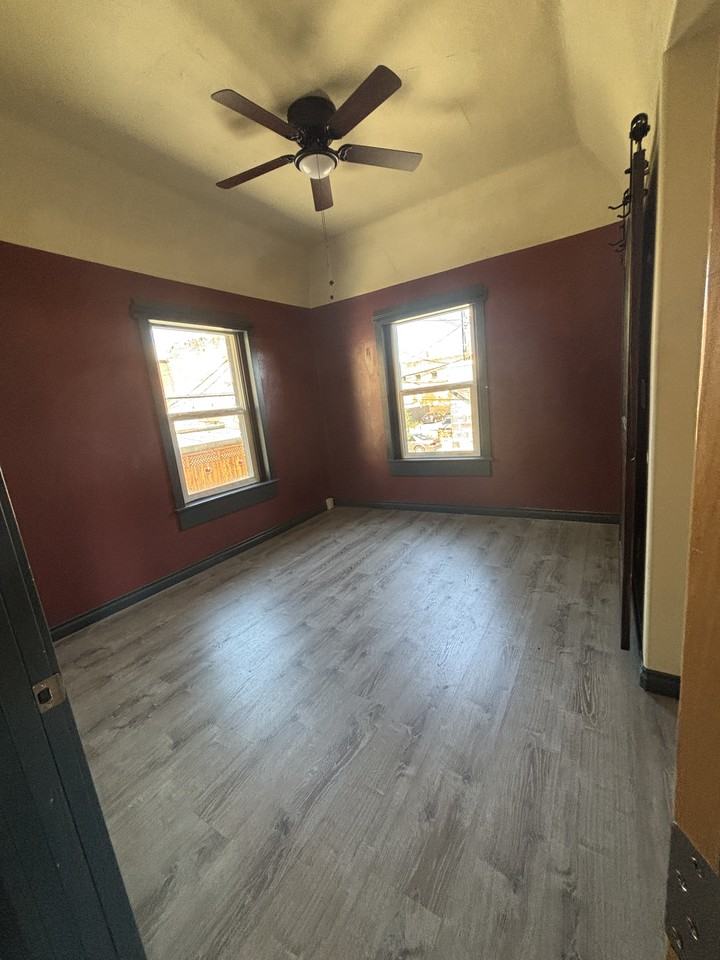 213 Sw 4th St #C - Photo 3 of 4