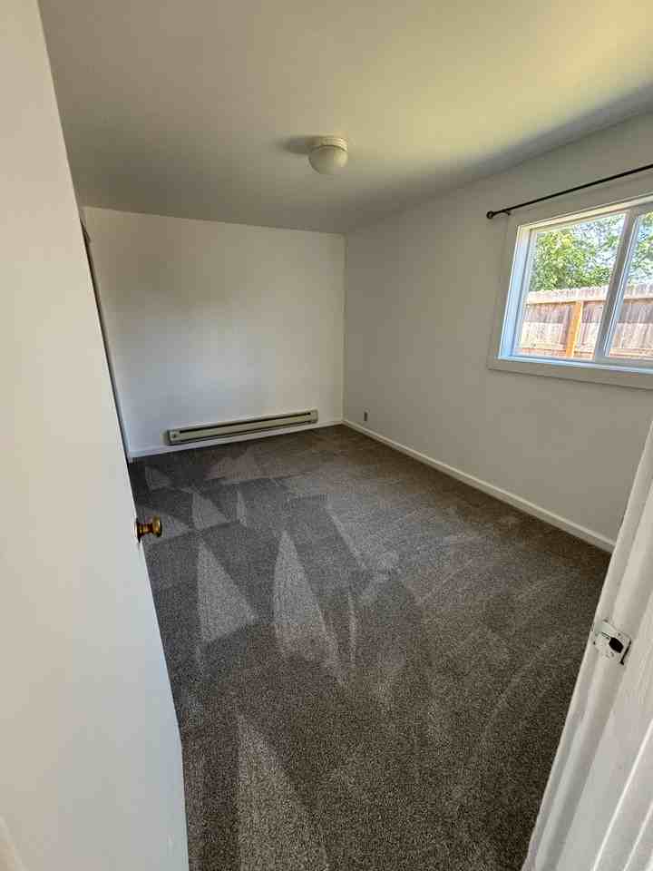 2364 Redwood Ave #NA - Photo 3 of 5