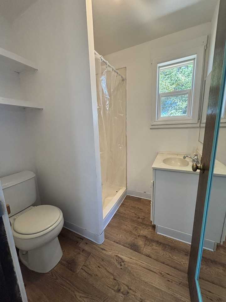 2364 Redwood Ave #NA - Photo 4 of 5