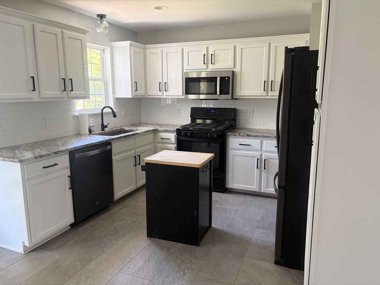 211 Grigsby Ave #A - Photo 3 of 13