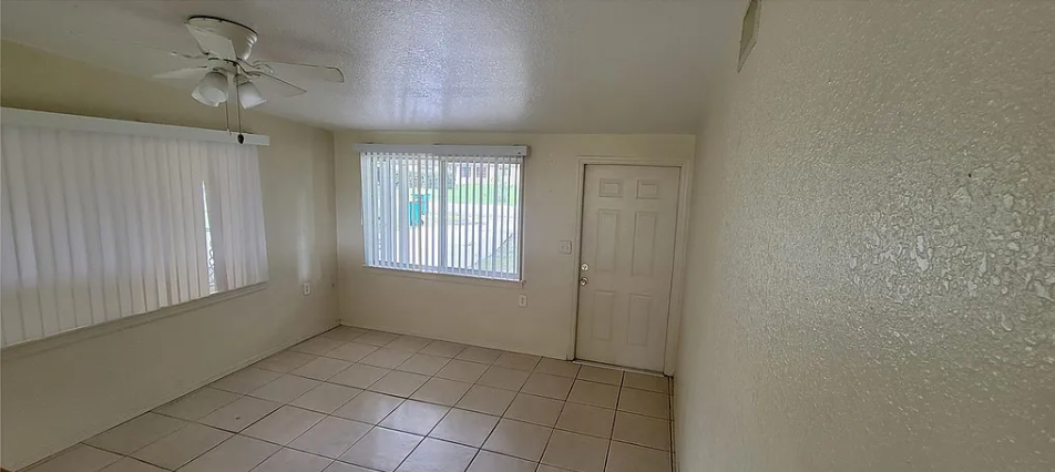 2483 Lakeshore Cir #2483 - Photo 4 of 12