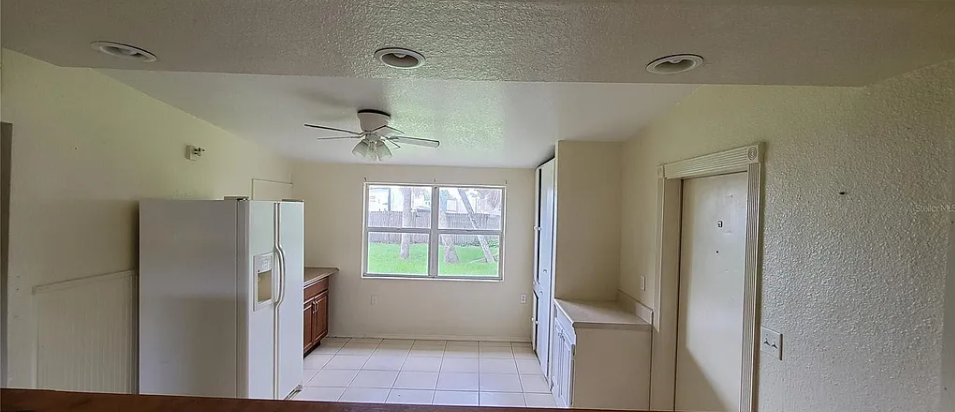 2483 Lakeshore Cir #2483 - Photo 6 of 12