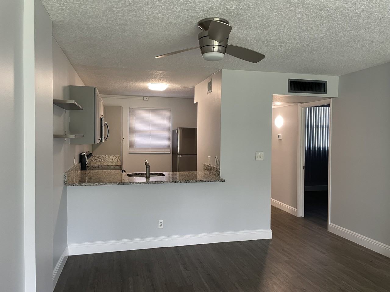 114 Royal Park Dr #2A - Photo 3 of 16