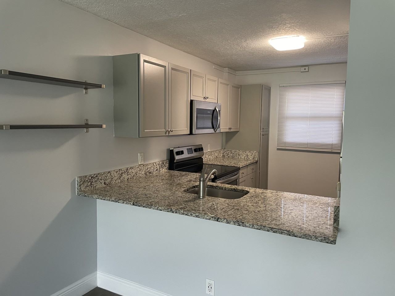 114 Royal Park Dr #2A - Photo 4 of 16