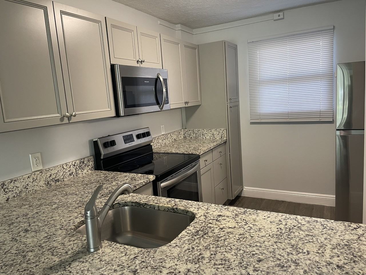 114 Royal Park Dr #2A - Photo 5 of 16
