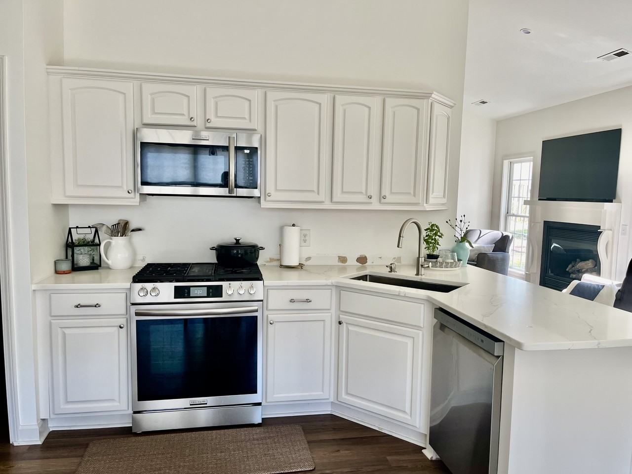 140 E Delaware Ave #NA - Photo 3 of 14