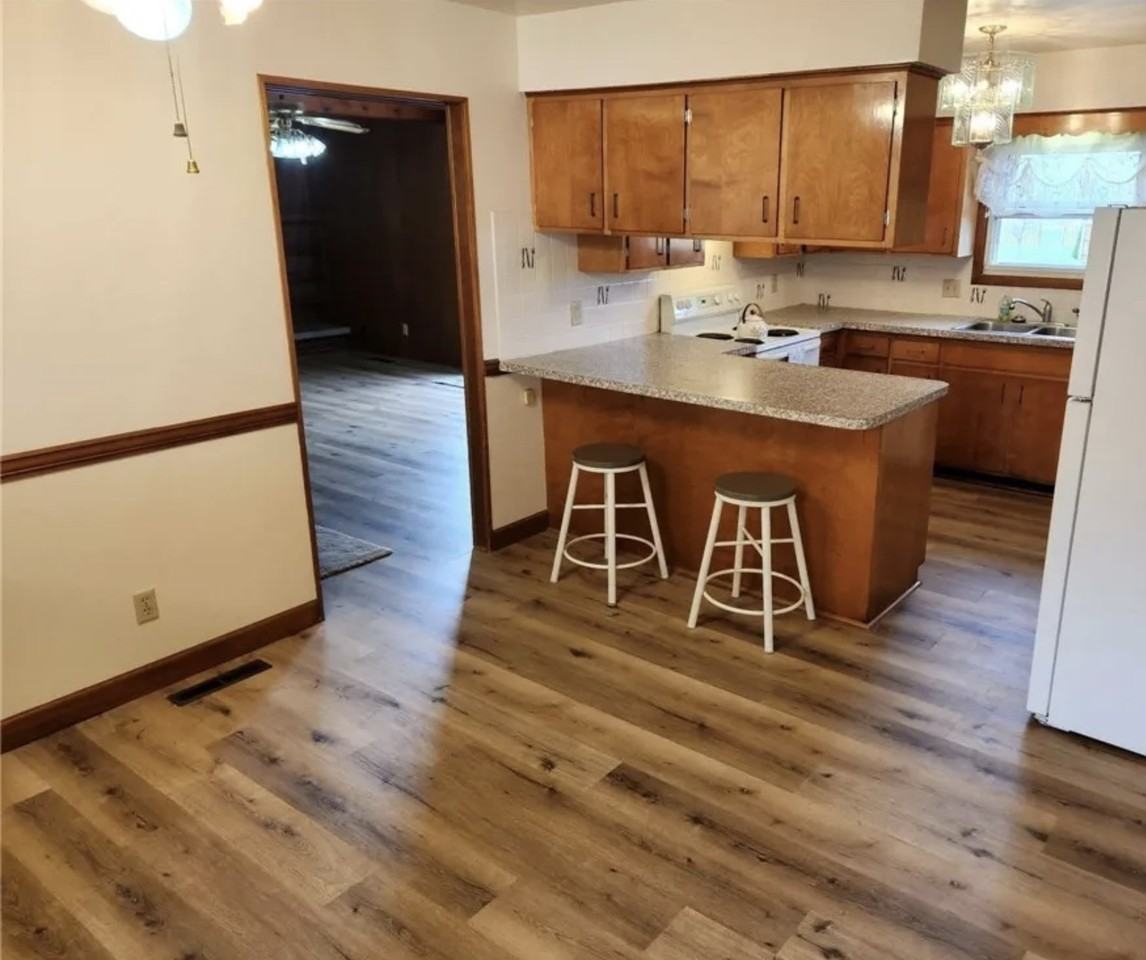 142 Essex Rd #NA - Photo 4 of 14