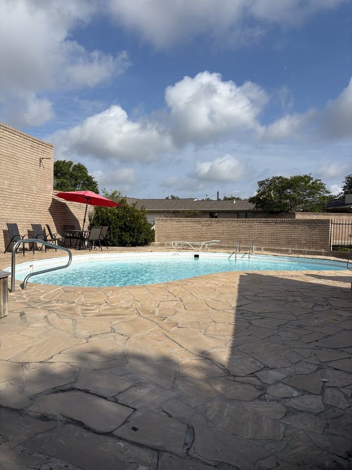 1816 Brothers Blvd #10 - Photo 2 of 29