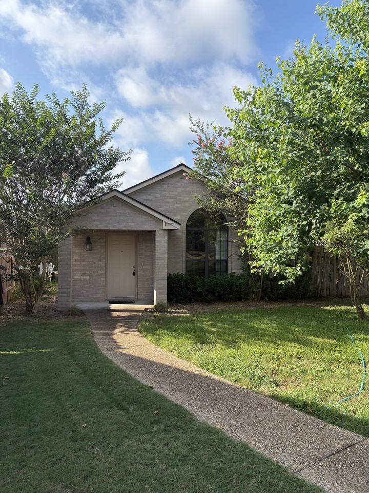 1816 Brothers Blvd #10 - Photo 3 of 29
