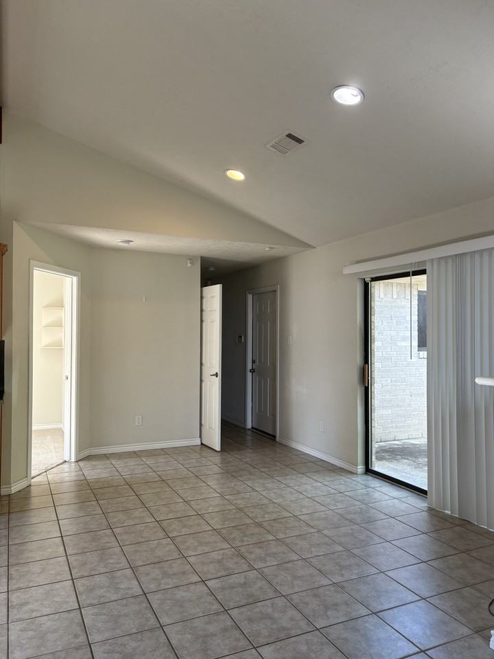 1816 Brothers Blvd #10 - Photo 7 of 29