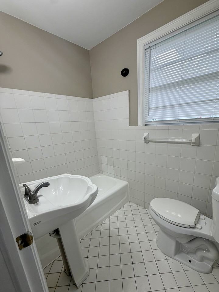 604 N Moore St #NA - Photo 2 of 16