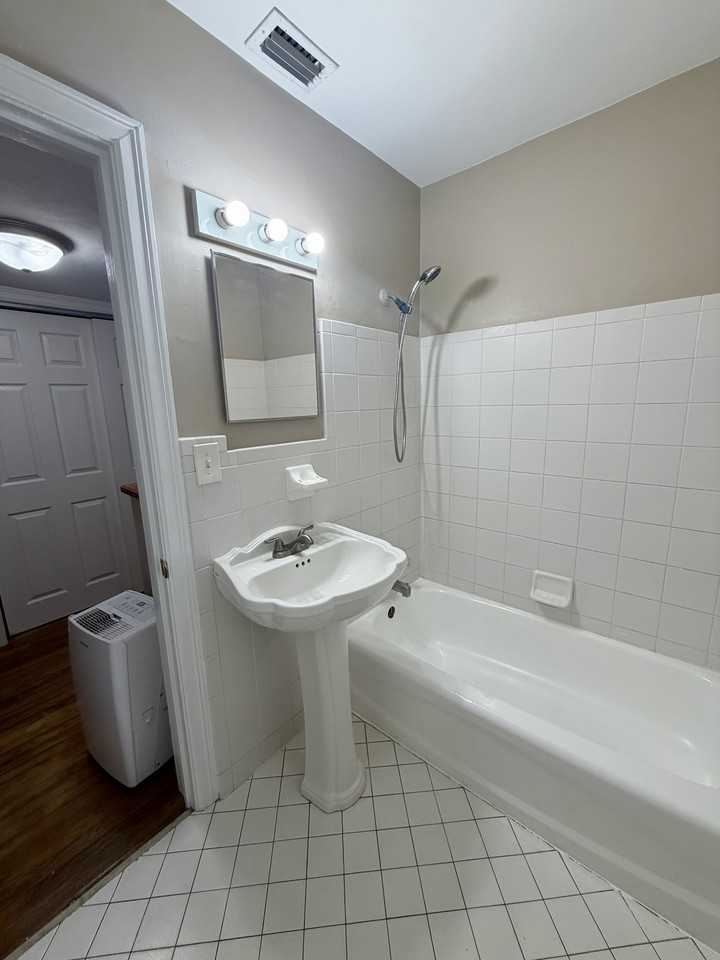 604 N Moore St #NA - Photo 3 of 16