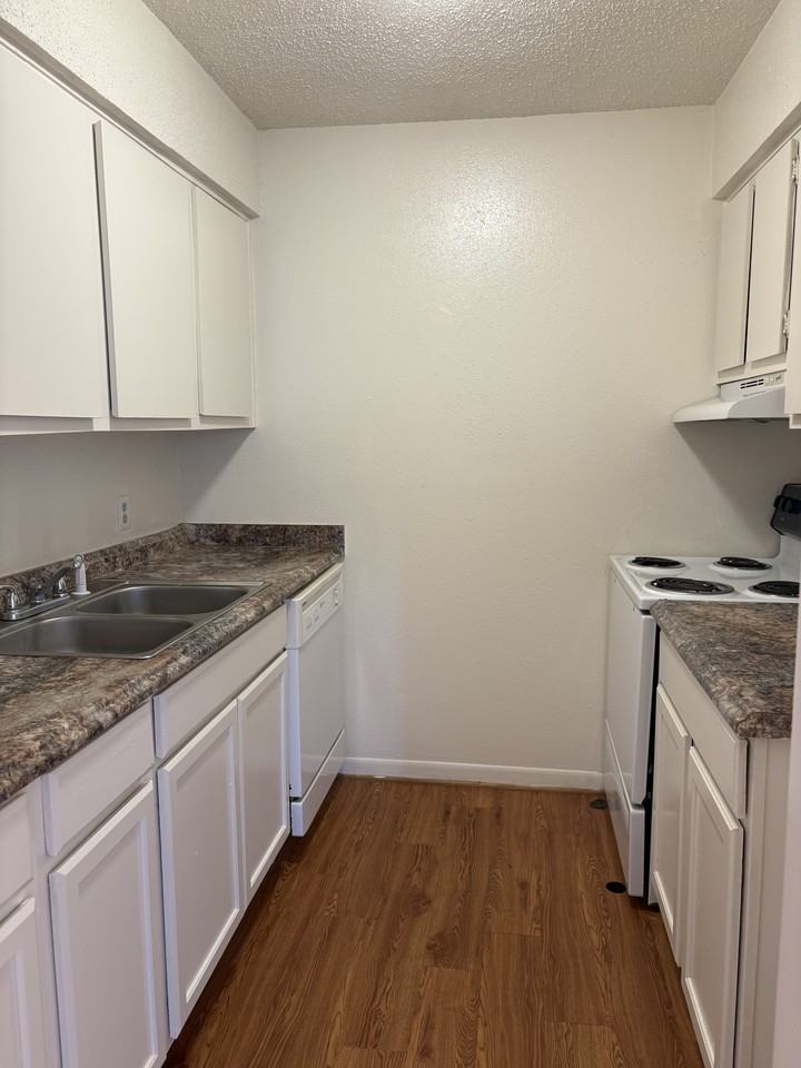 1805 Potomac Pl #C - Photo 3 of 11