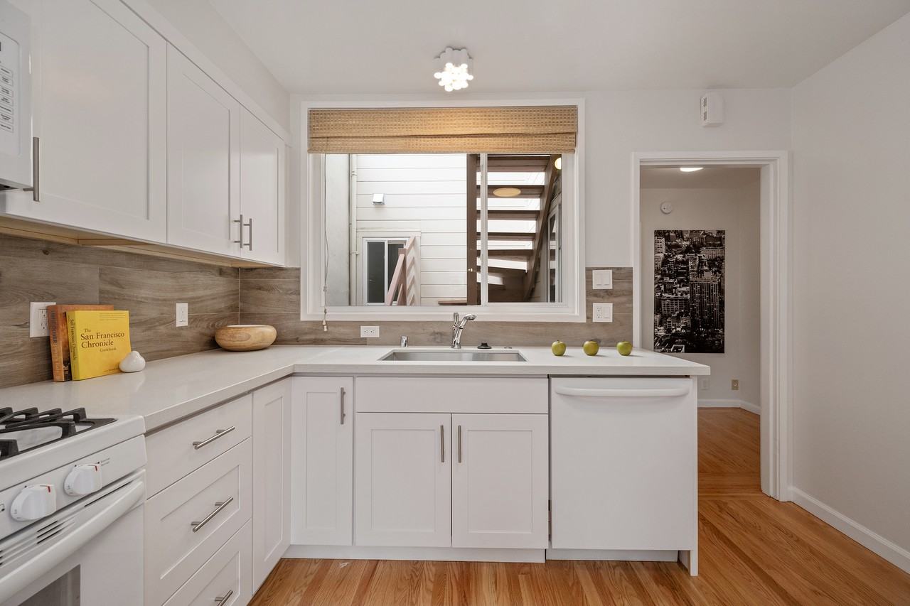 210 29th St - Photo 3 of 35