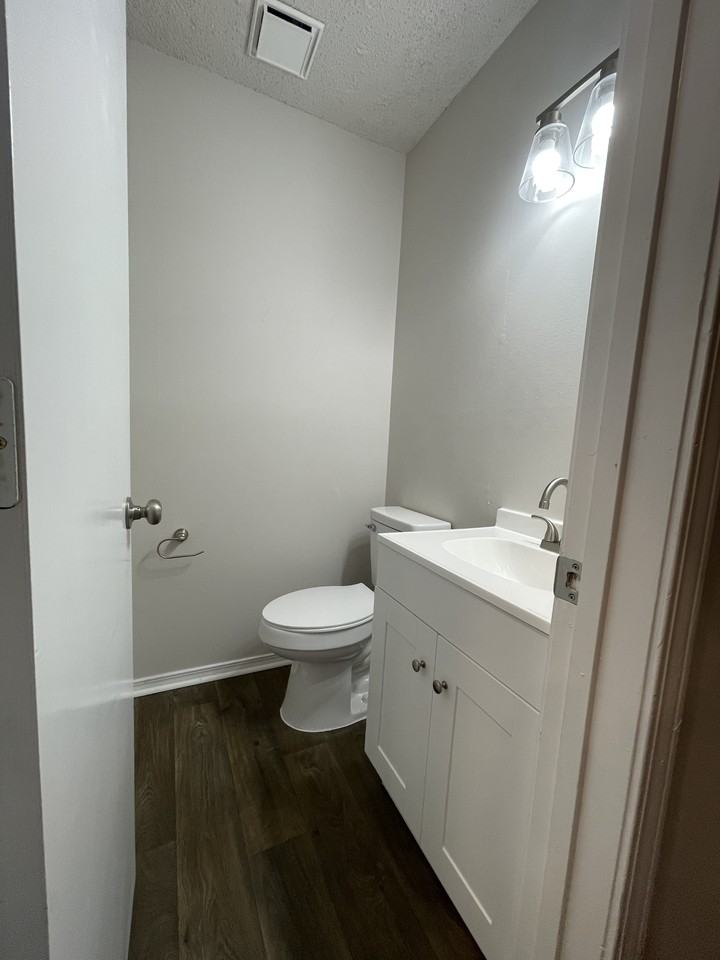 107 W Groves St #5 - Photo 4 of 10