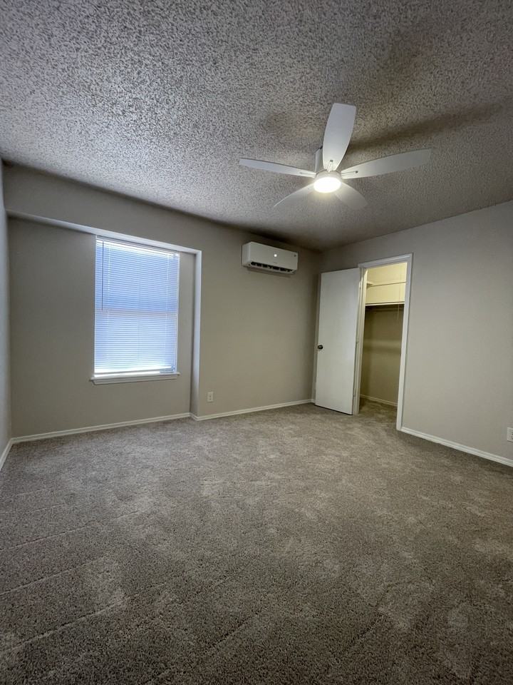 107 W Groves St #5 - Photo 7 of 10