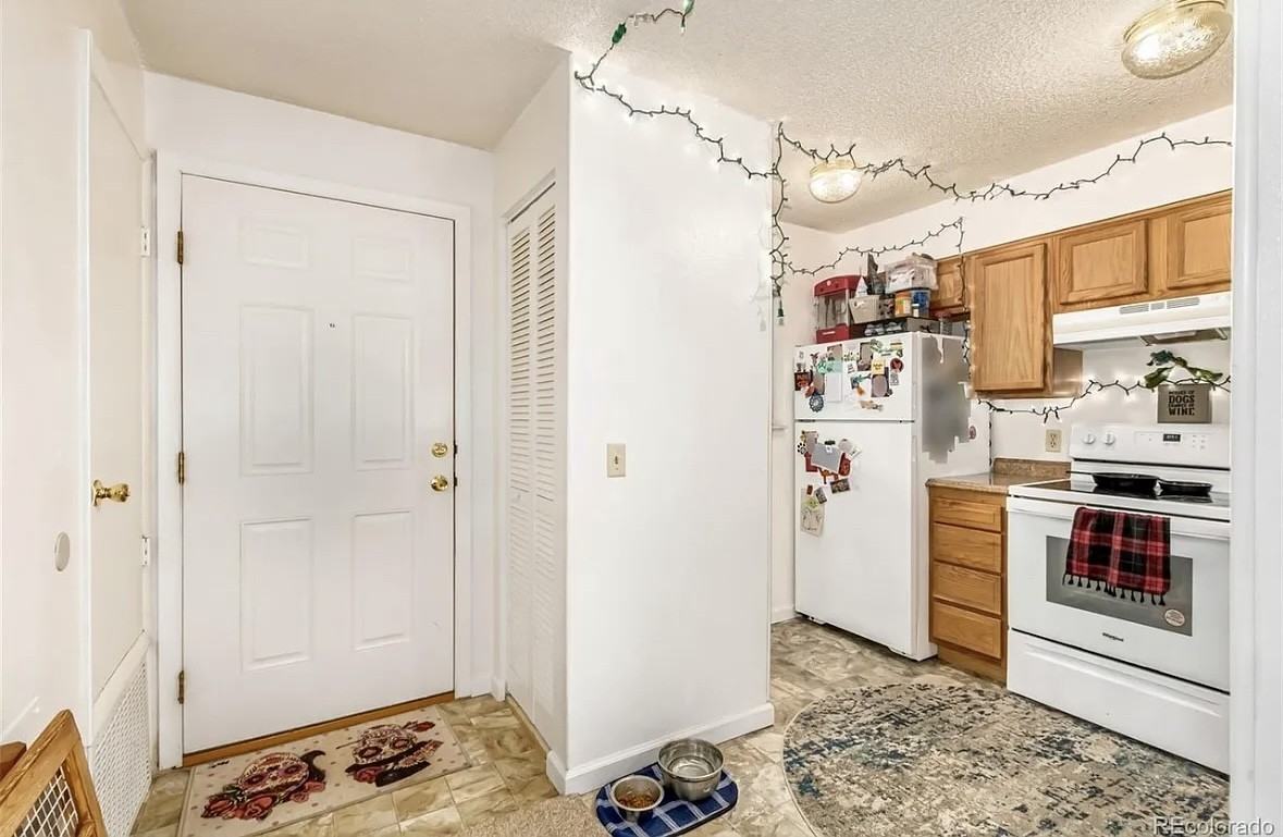 1705 Heatheridge Rd #J203 - Photo 4 of 12