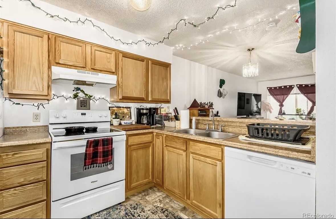 1705 Heatheridge Rd #J203 - Photo 5 of 12