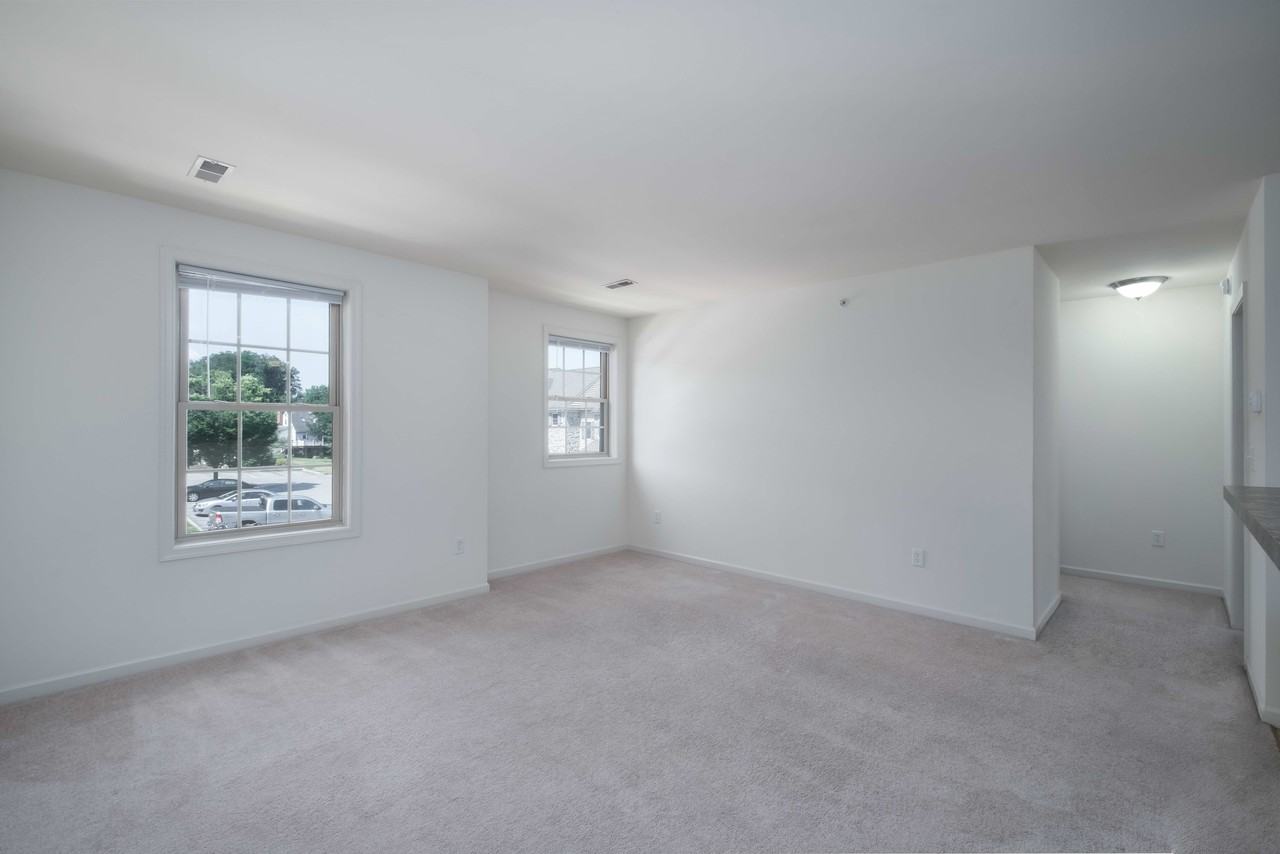 172 Hampden Dr - Photo 2 of 10