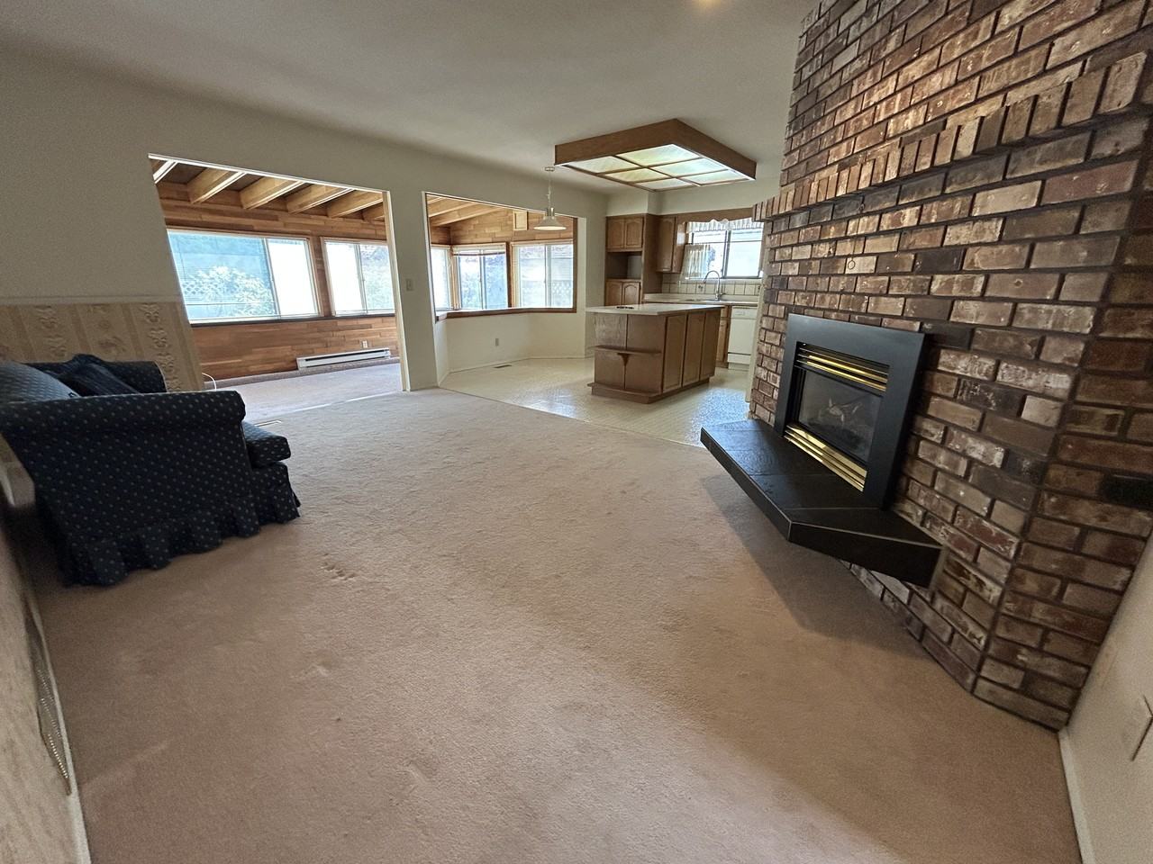 14076 19A Avenue - Photo 3 of 16