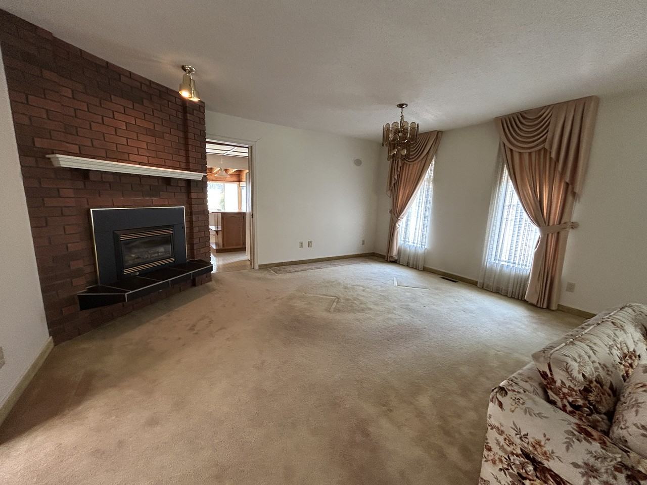 14076 19A Avenue - Photo 6 of 16
