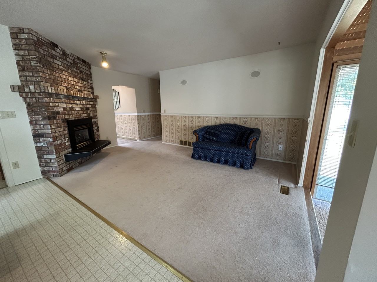 14076 19A Avenue - Photo 7 of 16
