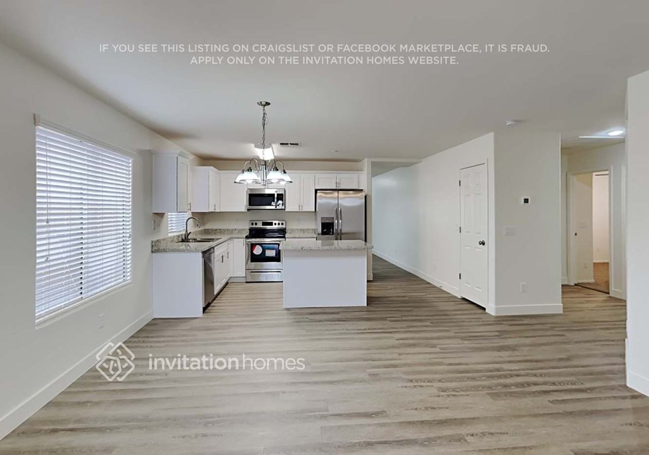 13737 W Solano Dr - Photo 7 of 18