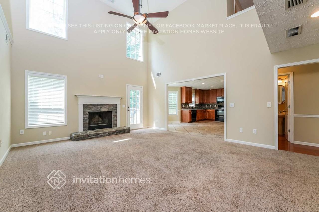 3144 Oak Ridge Ln - Photo 4 of 18